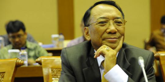 Jero Wacik umumkan kenaikan harga BBM jumat malam
