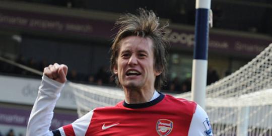 Rosicky diincar oleh banyak klub luar Inggris