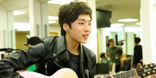 Juli 2013, Kang Seung Yoon mulai debut dengan YG Ent