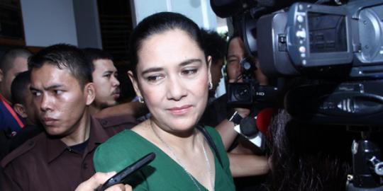 Lydia Kandou siap jadi janda