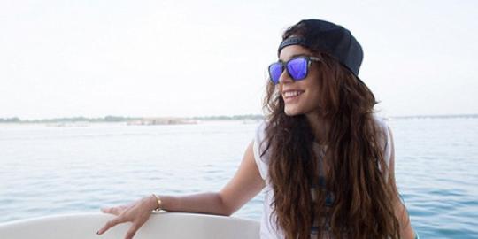 Yuk intip liburan Vanessa Hudgens - Ashley Greene di Bali!