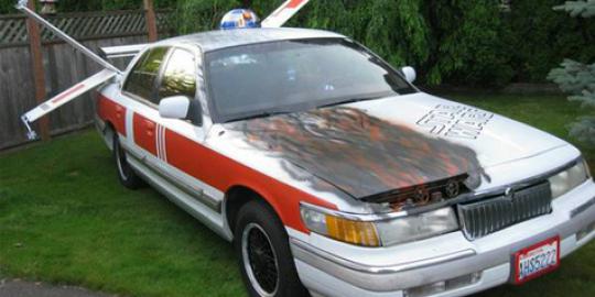 Grand Marquis 1992 berubah jadi jet tempur