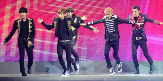 Super Junior datangkan 24 ribu ELF di konser Hong Kong!