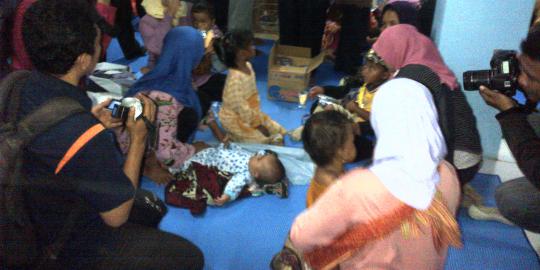 Pengungsi Syiah tiba di Sidoarjo, tangis bayi memecah gemuruh