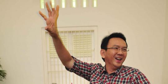 Ahok obral hadiah umroh dan haji pada Muazin dan Penjaga Makam