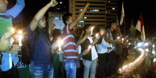 Demo BBM naik, mahasiswa nyalakan lilin di Bundaran HI