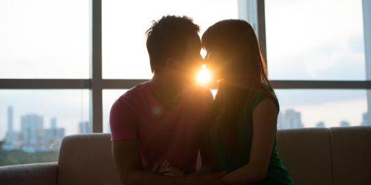 88 Persen orang Inggris setuju berciuman di kencan pertama