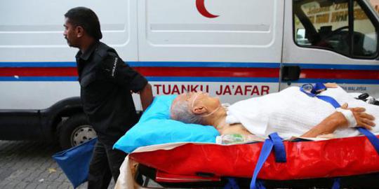 Korban tabrakan kembali celaka saat dibawa ambulans di Malaysia