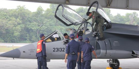 4 Jet tempur Alpha milik Thailand mendarat di Pekanbaru