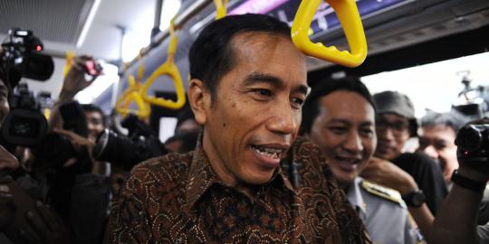 Jokowi batalkan rencana kenaikan tarif Transjakarta