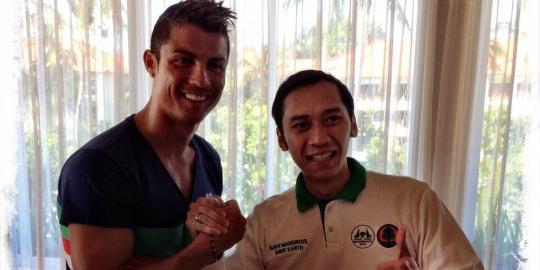 Ibas semringah foto bareng Cristiano Ronaldo