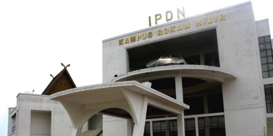 Diberhentikan dari Rektor IPDN, Nyoman masih mengajar