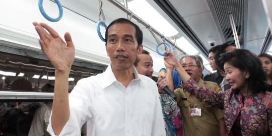 Jokowi jajal kereta monorail di Monas