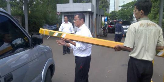 Dulu buka pintu tol, sekarang Dahlan buka pintu parkir Senayan