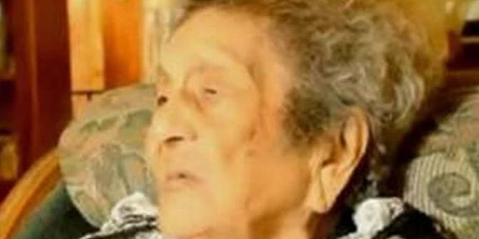Wow, nenek ini baru lulus SD di usia 100 tahun merdeka.com Wow, nenek ini baru lulus SD di usia 100 tahun merdeka.com
