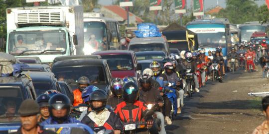Jelang mudik, perbaikan jalan di Pantura dikebut