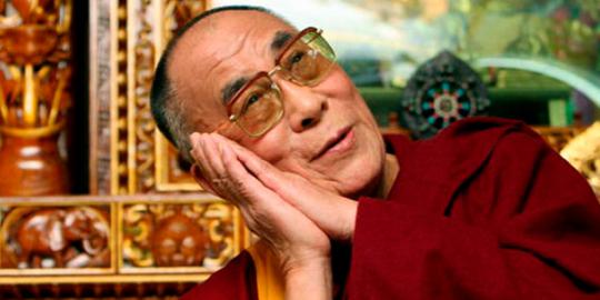 Larangan pasang foto Dalai Lama di biara Tibet dicabut