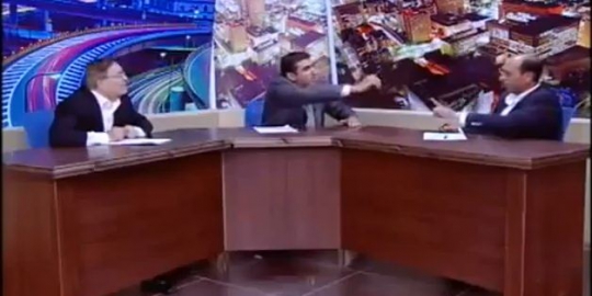 todongkan pistol ke lawan debat rev1