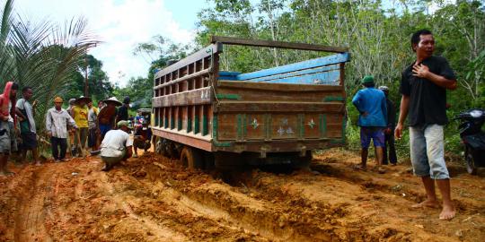 Berharap mobil tak rusak dan habis bensin di tengah hutan