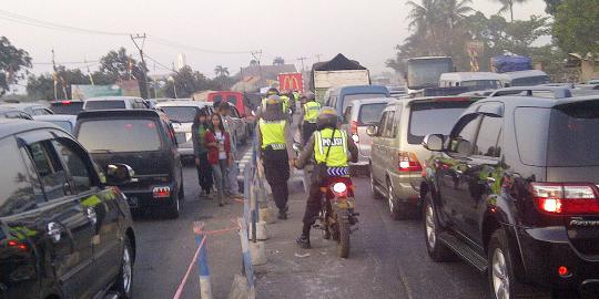 Tol Cikampek arah Jakarta macet parah