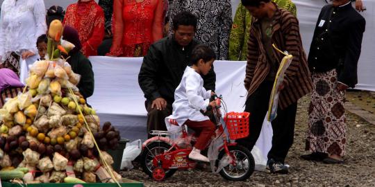 Pesta rakyat di dataran tinggi Dieng