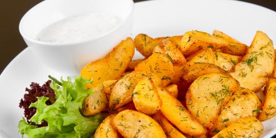 [Resep] Yuk, bikin baked potato wedges sendiri di rumah!