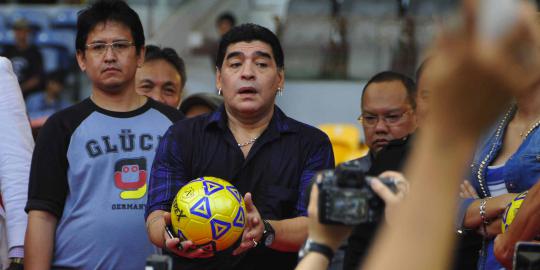 Tenda acara Diego Maradona di Surabaya roboh diterjang angin