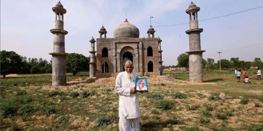 Demi cinta, pria ini bangun replika Taj Mahal untuk istri