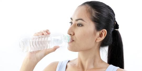 Minum banyak air bantu turunkan berat badan?