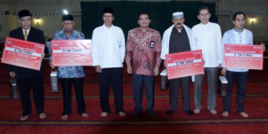 Telkomsel sumbang takjil 12 ton kurma ke 4 masjid besar