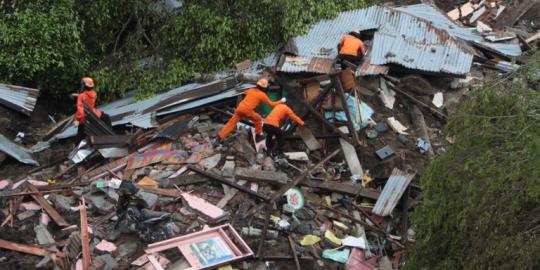 Relawan terus upaya mencari korban gempa Aceh