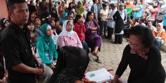 Suswono ngaret, warga diminta antre BLSM lebih lama