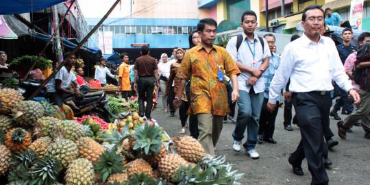 Mentan Suswono sidak ke sejumlah pasar tradisional di Bogor