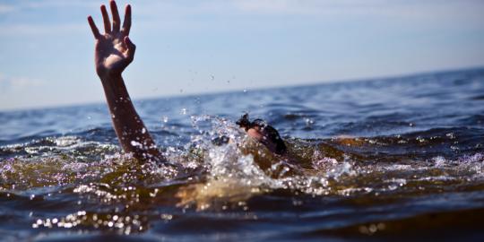 7 Siswa tenggelam di Pantai Labuhan Lampung, 5 selamat 2 hilang