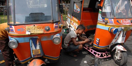bajaj rev3