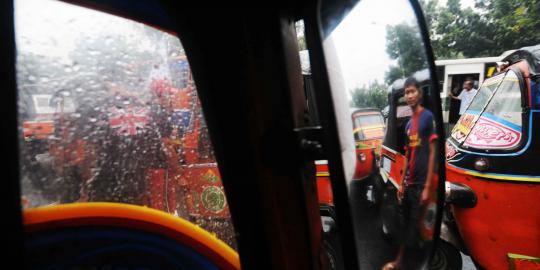 Tuli karena kebisingan mesin Bajaj tidak bisa diobati