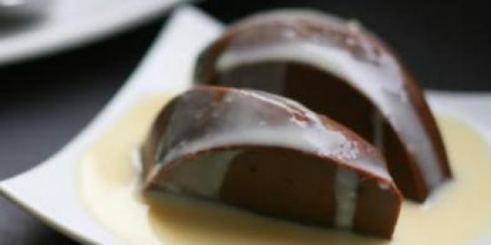 Manisnya puding cokelat vla susu untuk berbuka