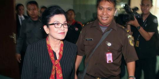 Siti Fadilah bantah terlibat penunjukan langsung proyek alkes