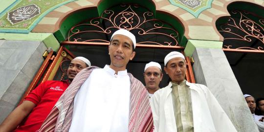 Tarawih di masjid yang lagi direnovasi, Jokowi ajak istri