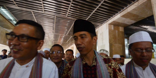 dan salat magrib bersama warga rev1