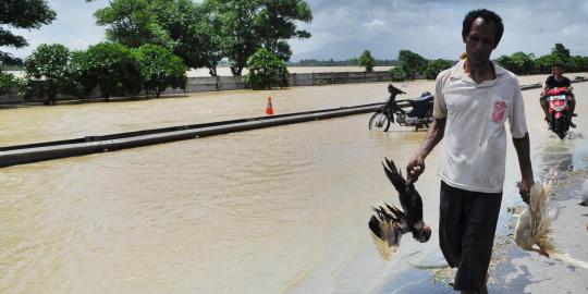 Banjir di Cilacap Barat meluas, korban terus bertambah