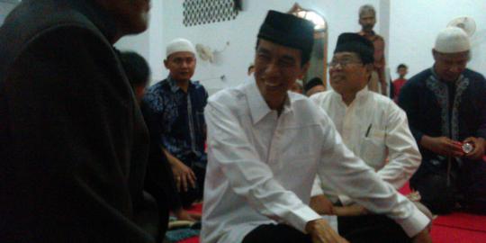 Sudah ambil wudhu, Jokowi tolak salaman dengan ibu-ibu