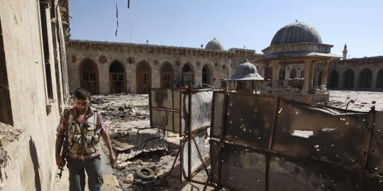 Meratapi masjid berusia 1.400 tahun rusak parah karena perang