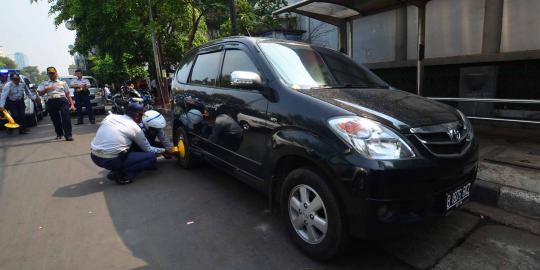 Ahok: DPRD tak mau parkir Rp 8.000, ya naik angkutan umum
