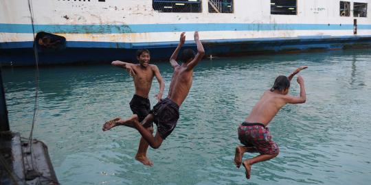 Ahyani hilang, dilaporkan ceburkan diri ke laut dari kapal