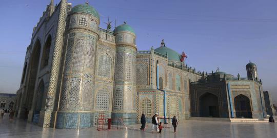 Masjid Biru, dipercaya sebagai makam Ali bin Abi Thalib