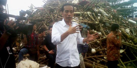 Di Pintu Air Manggarai, Jokowi janji bereskan sampah sepekan
