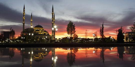 Masjid Akhmad Kadyrov di Grozny, kebanggaan Muslim Chechnya