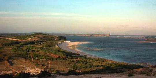  Pantai Sereweh surga di Lombok Timur merdeka com