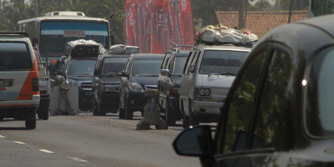 Arus mudik, jalur Pantura tetap macet  merdeka.com